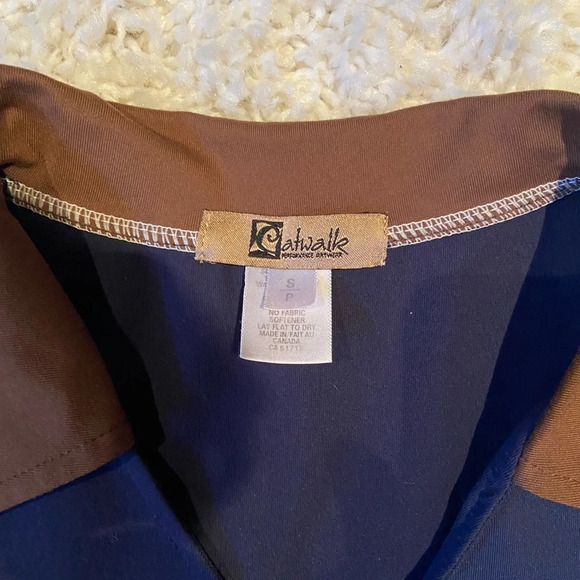 Catwalk Zip Up Collared Sleeveless Top - Picture 3 of 7